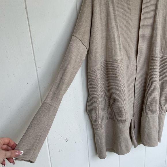 Lululemon Sit in Lotus Wrap - Picture 3 of 7